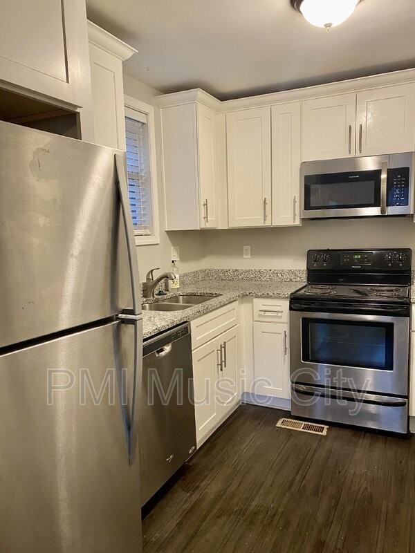 195 Hicks Rd - Photo 3 of 8