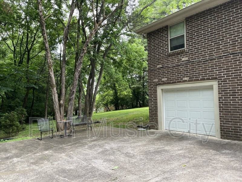 195 Hicks Rd - Photo 5 of 8