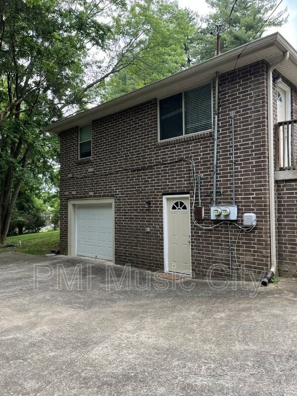 195 Hicks Rd - Photo 6 of 8