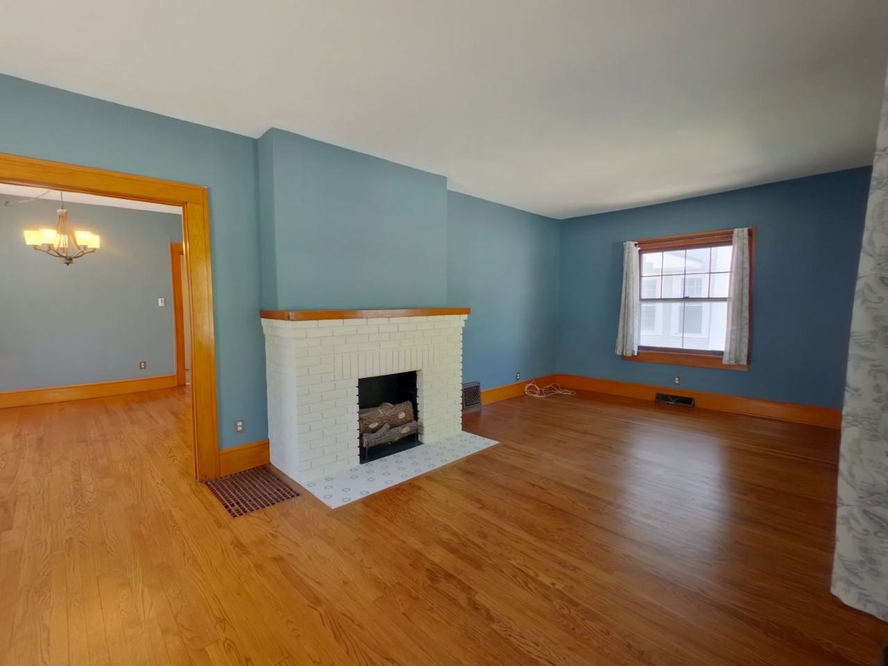 3325 Chatfield Pl - Photo 2 of 14
