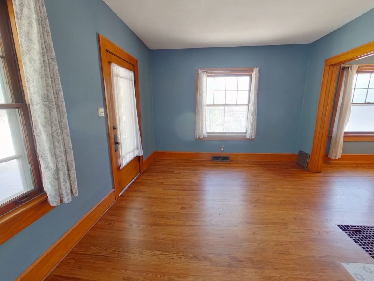 3325 Chatfield Pl - Photo 3 of 14