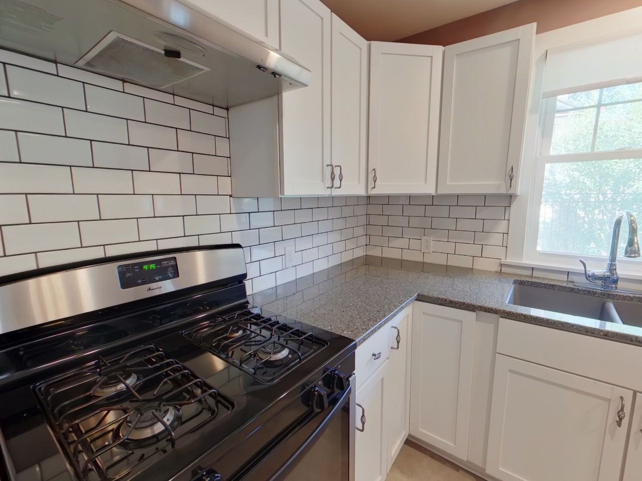 3325 Chatfield Pl - Photo 5 of 14