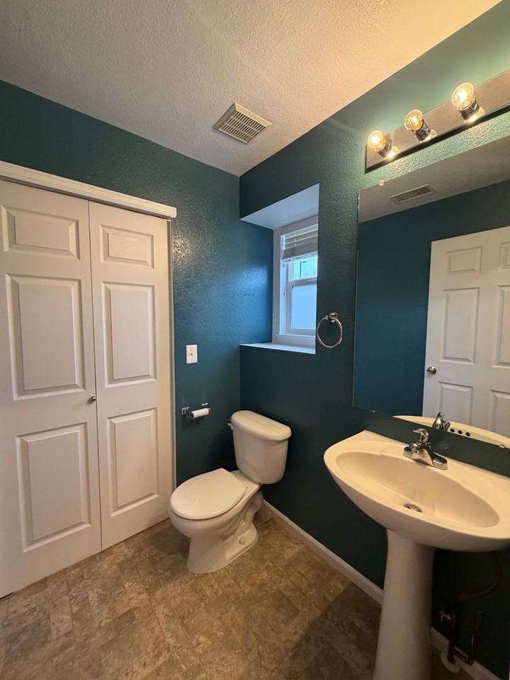 18728 E 58th Ave #D - Photo 3 of 25