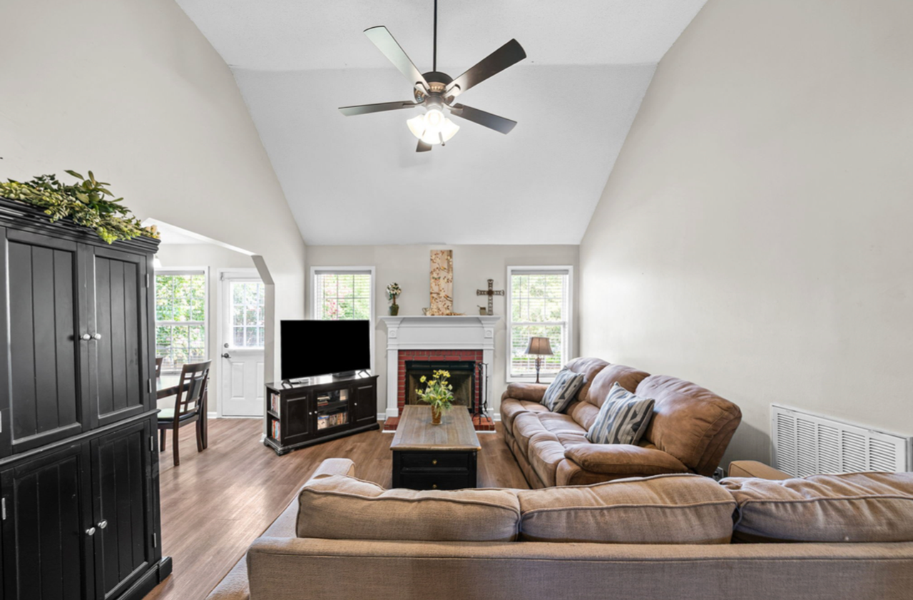 3449 Loon Dr - Photo 4 of 20