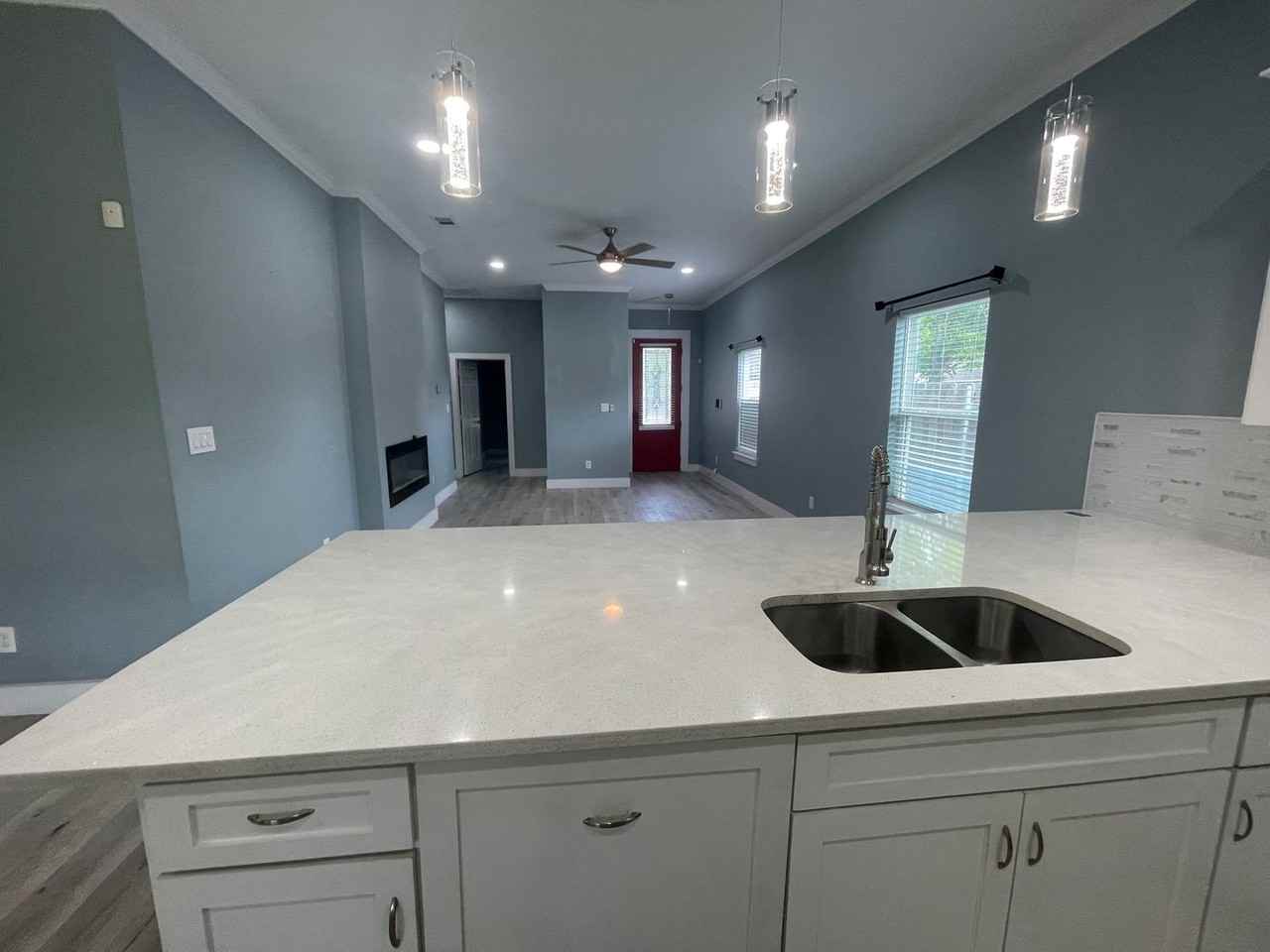 4517 Spencer St - Photo 7 of 22