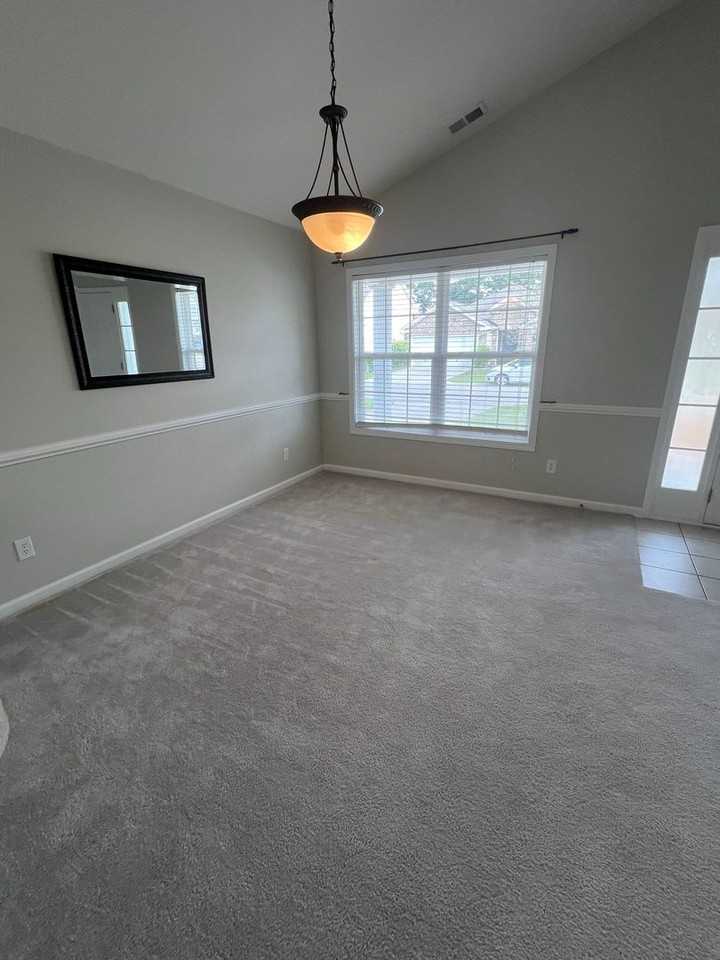 201 Vesta Dr - Photo 4 of 17
