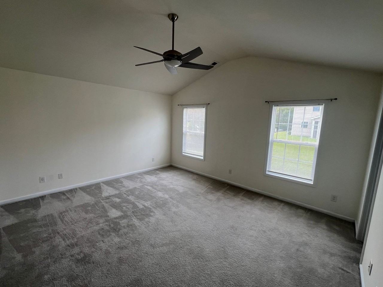 201 Vesta Dr - Photo 7 of 17