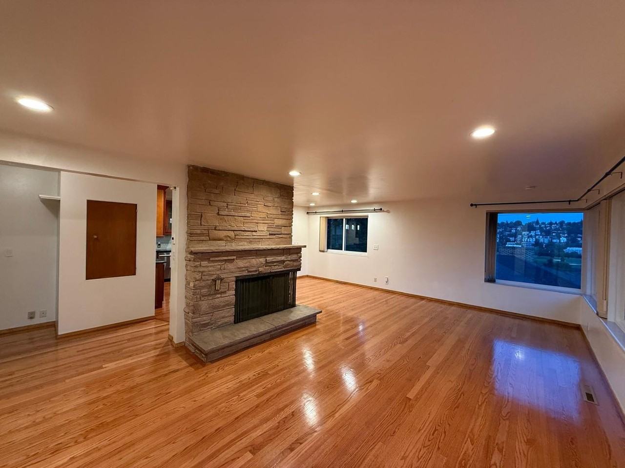 2240 W Halladay St - Photo 2 of 37