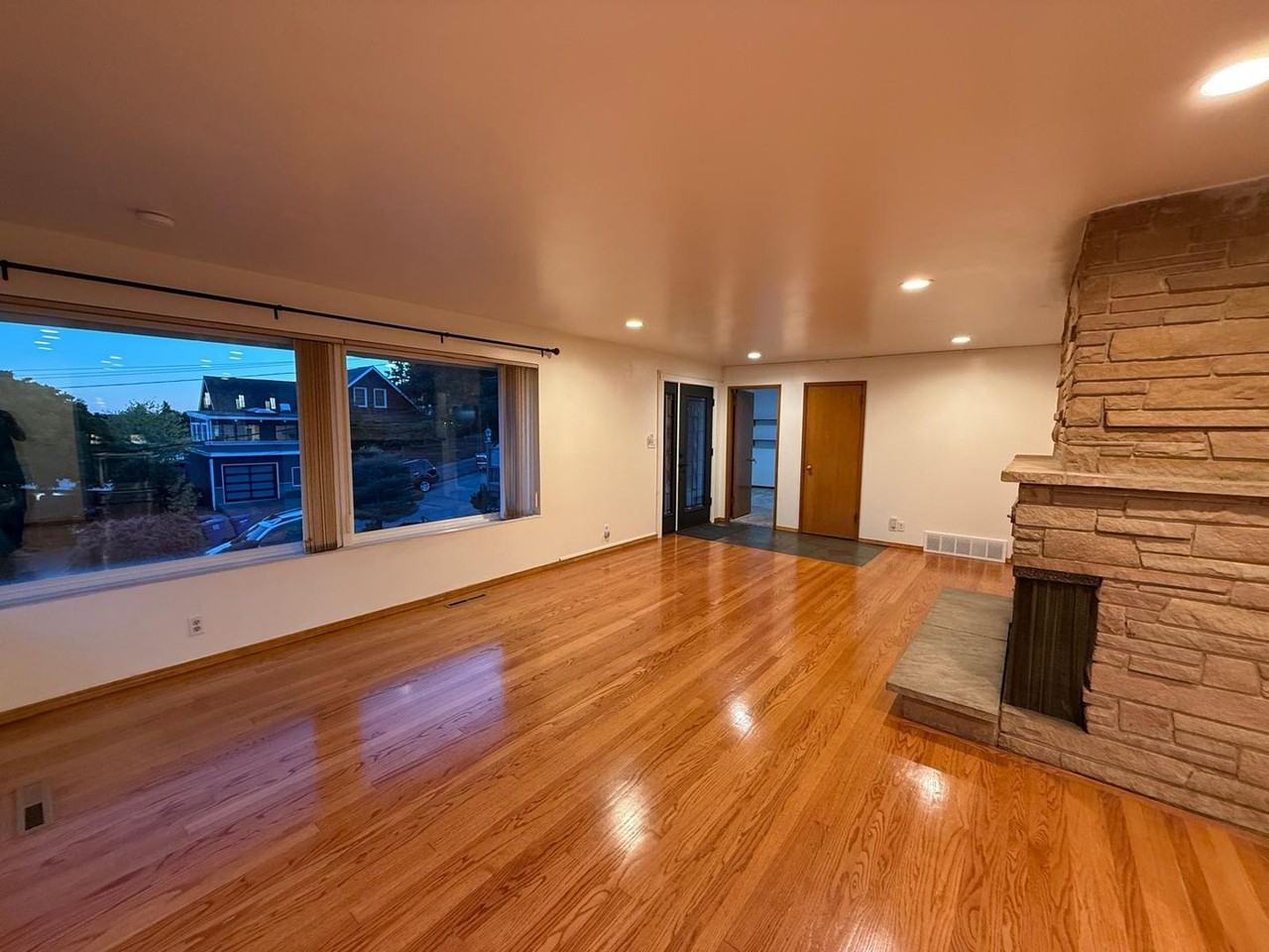 2240 W Halladay St - Photo 4 of 37