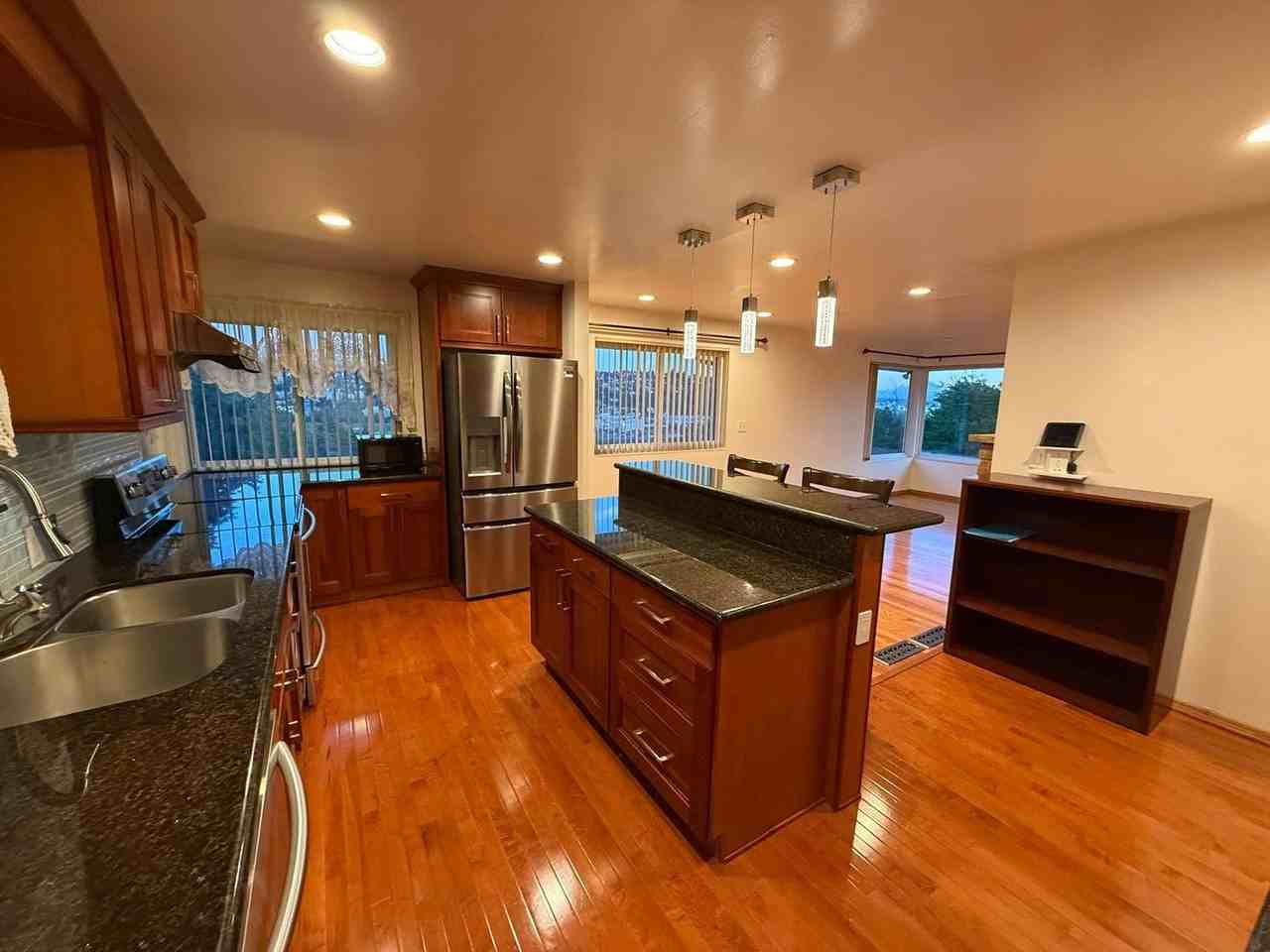 2240 W Halladay St - Photo 7 of 37