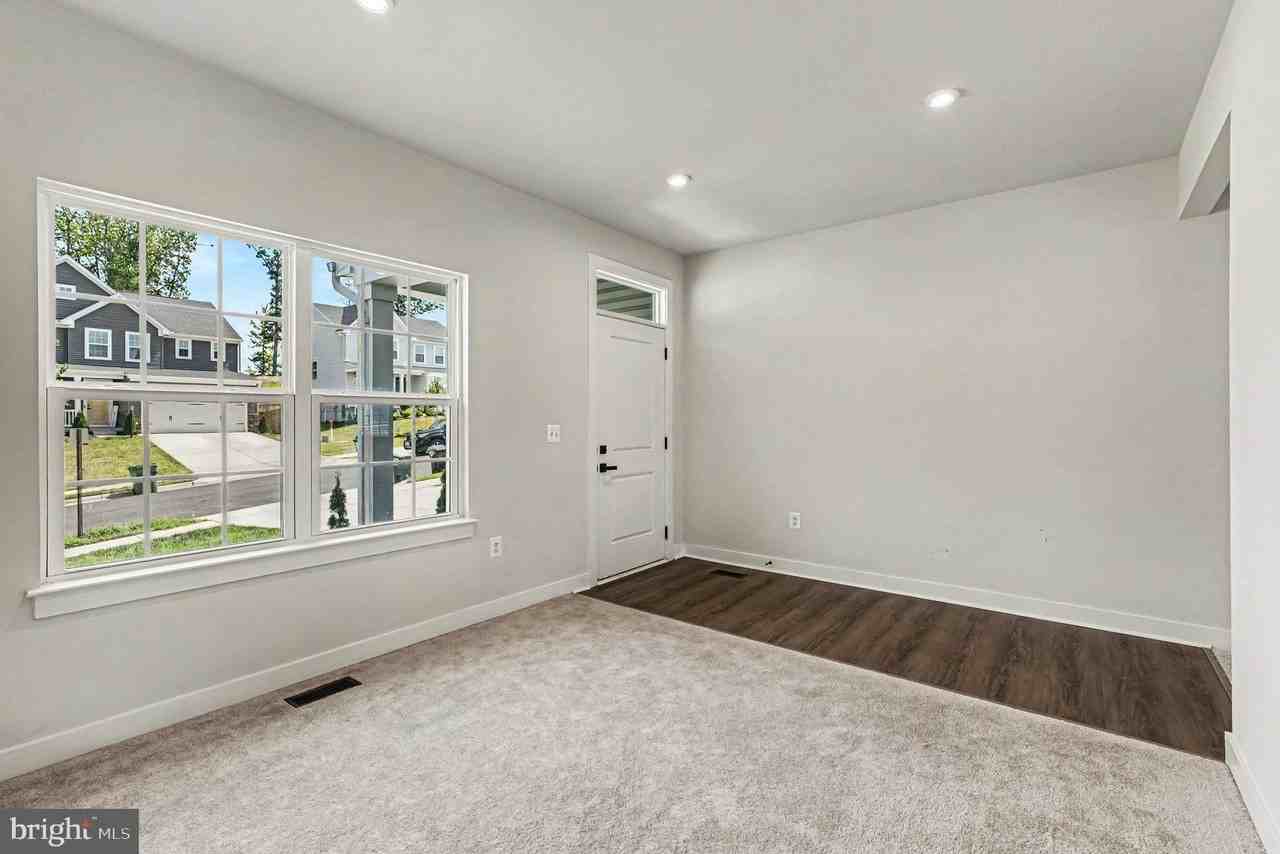 352 Greenstead Dr - Photo 5 of 31