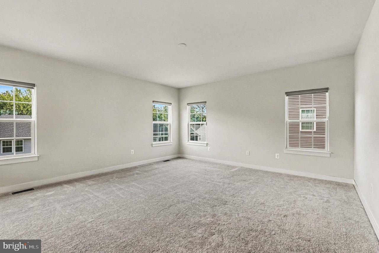 352 Greenstead Dr - Photo 6 of 31