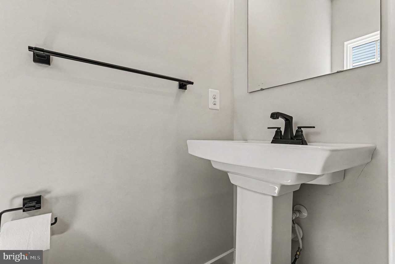 352 Greenstead Dr - Photo 7 of 31