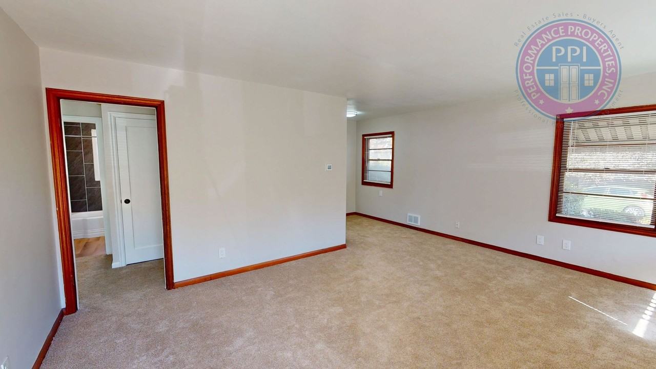 1229 Ne Beech St - Photo 6 of 35