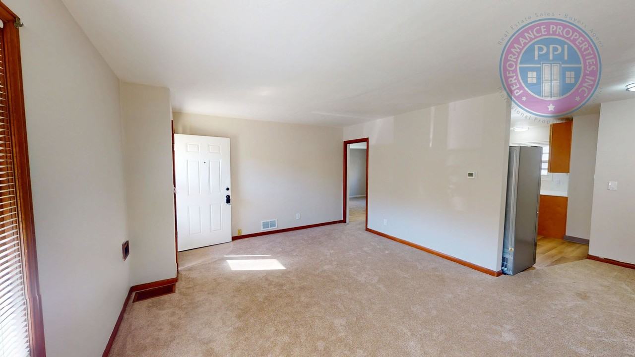 1229 Ne Beech St - Photo 7 of 35