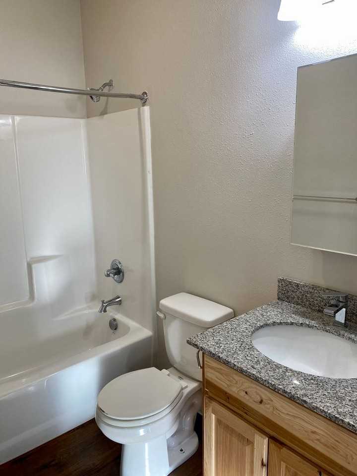 615 N 8th St - Photo 2 of 11