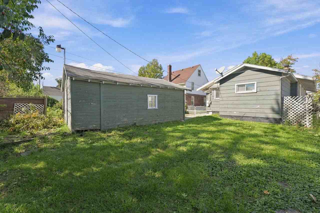 3318 Felician St - Photo 6 of 37