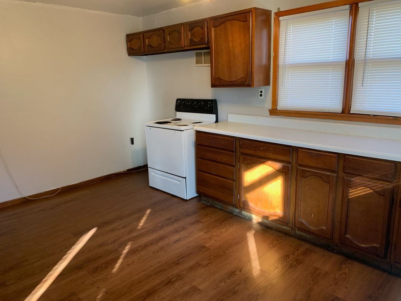 207 Walker St - Photo 5 of 11