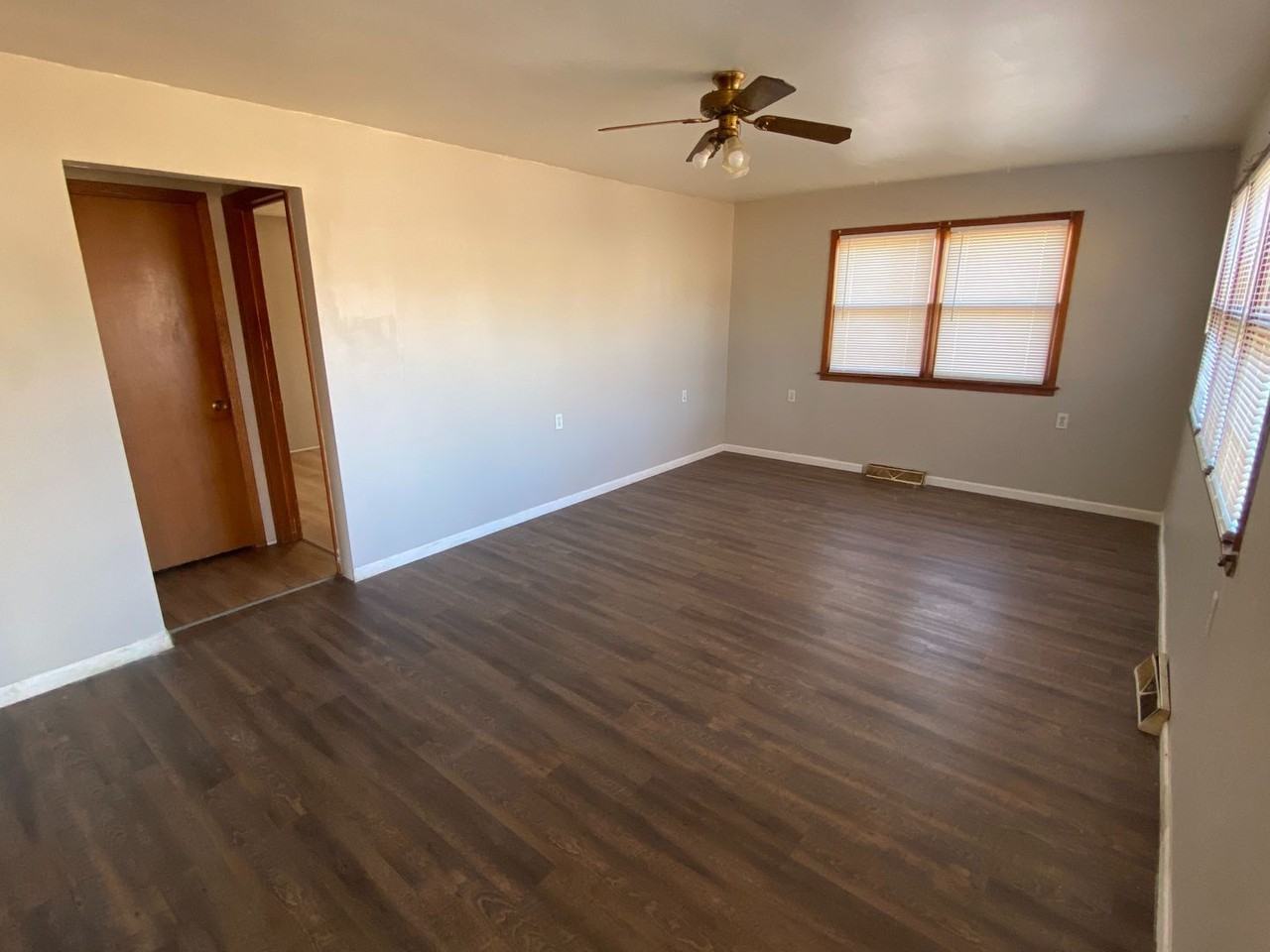 207 Walker St - Photo 6 of 11