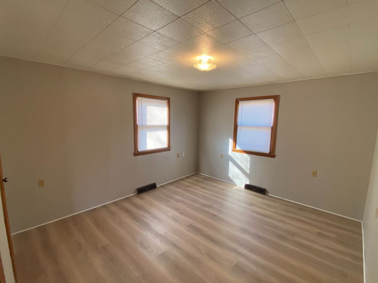 207 Walker St - Photo 7 of 11