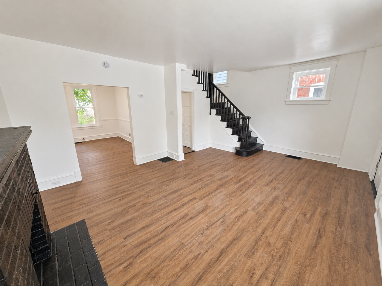 2703 N Washington St - Photo 2 of 27