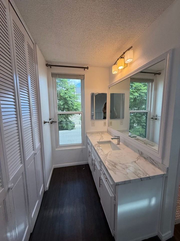 5757 Gaines St #E - Photo 3 of 42