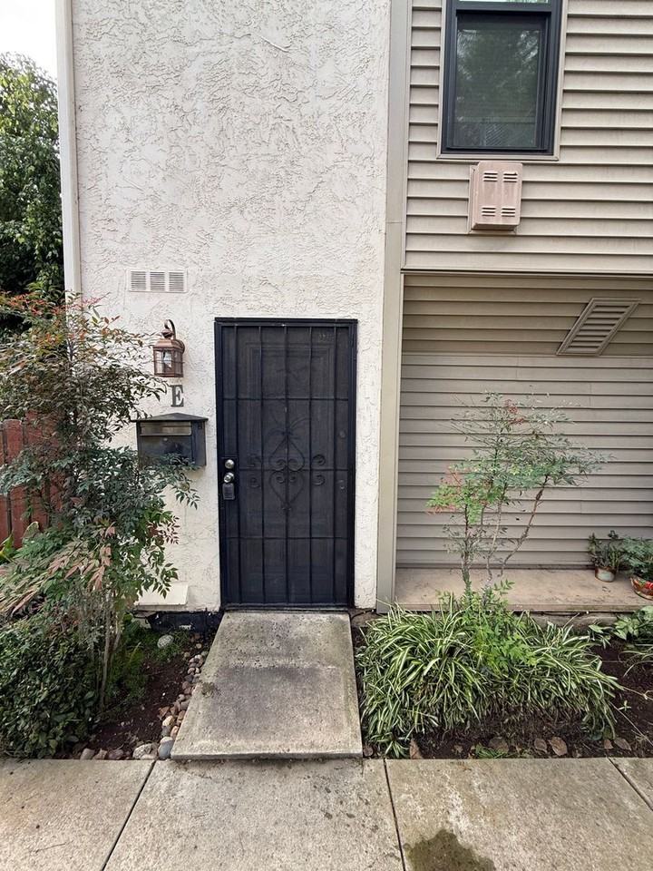 5757 Gaines St #E - Photo 6 of 42