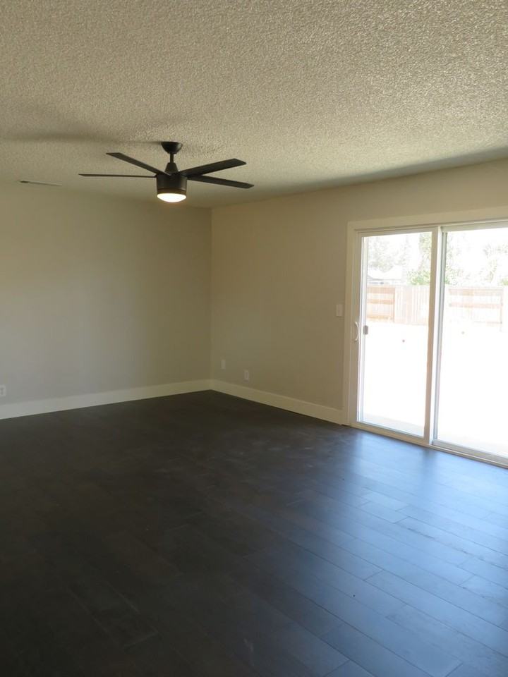 210 Fern St - Photo 3 of 22