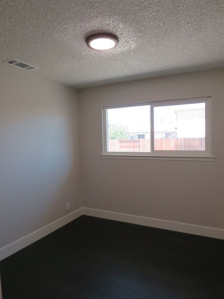 210 Fern St - Photo 7 of 22