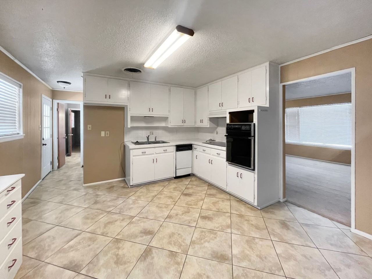 509 W Saint Anne Pl - Photo 7 of 13