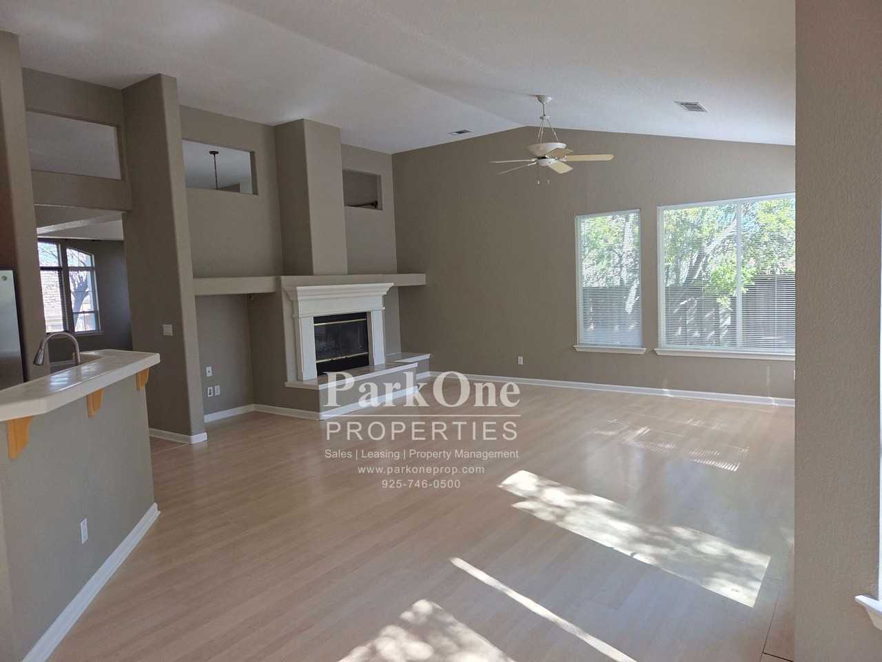 5270 Ambleside Dr - Photo 4 of 19