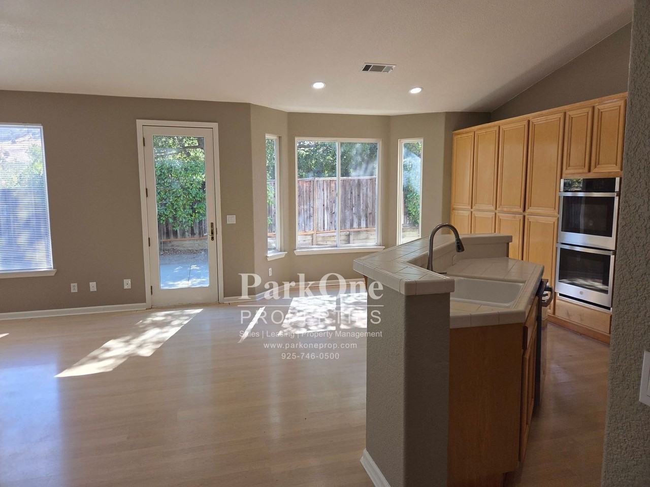 5270 Ambleside Dr - Photo 5 of 19