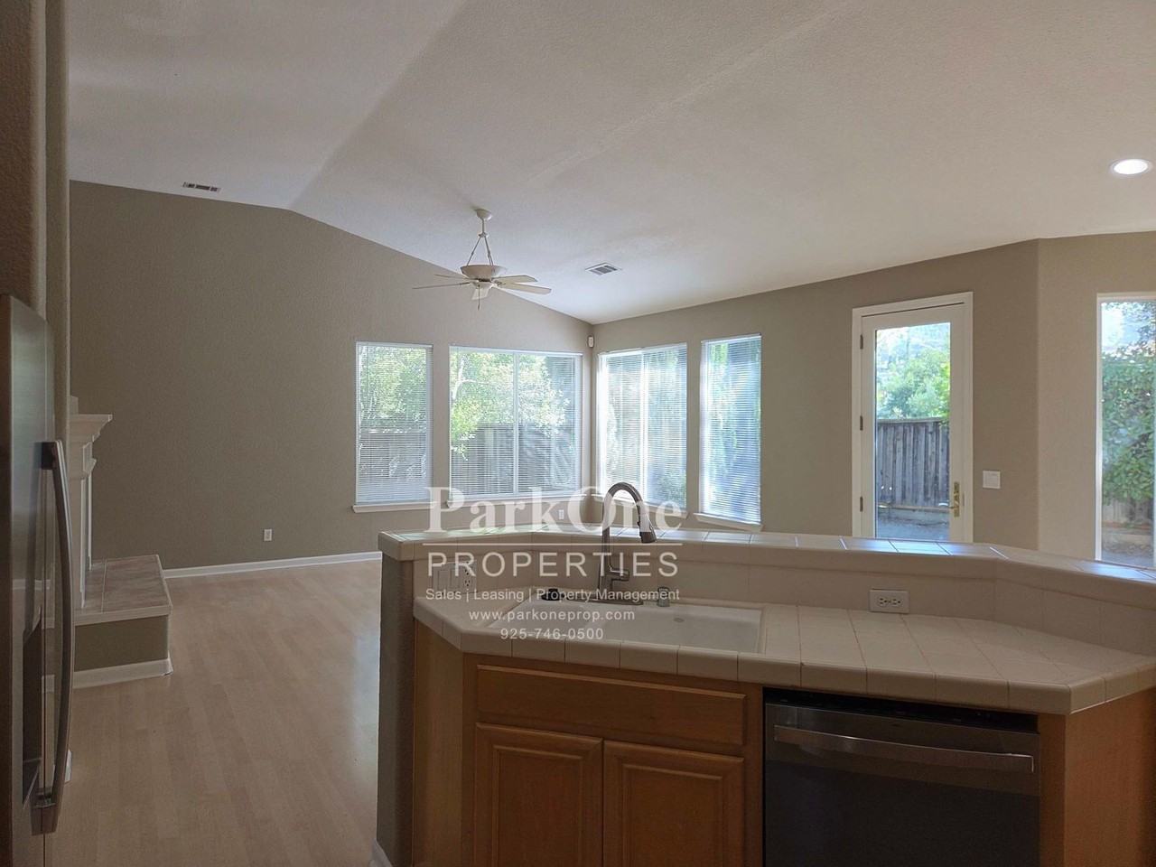 5270 Ambleside Dr - Photo 6 of 19