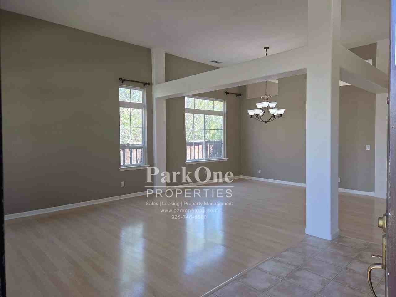 5270 Ambleside Dr - Photo 7 of 19
