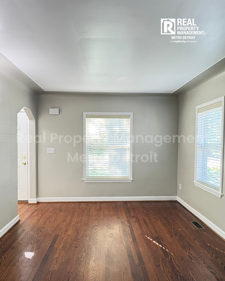 2428 Columbia Rd - Photo 2 of 20