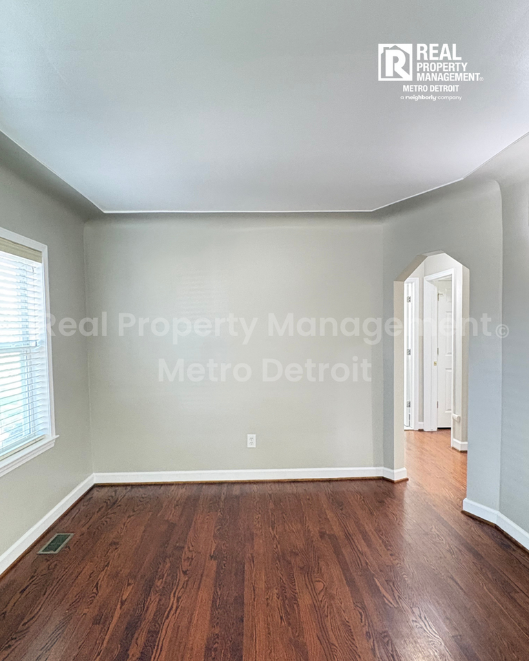 2428 Columbia Rd - Photo 3 of 20