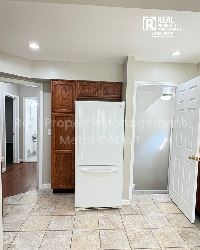 2428 Columbia Rd - Photo 4 of 20