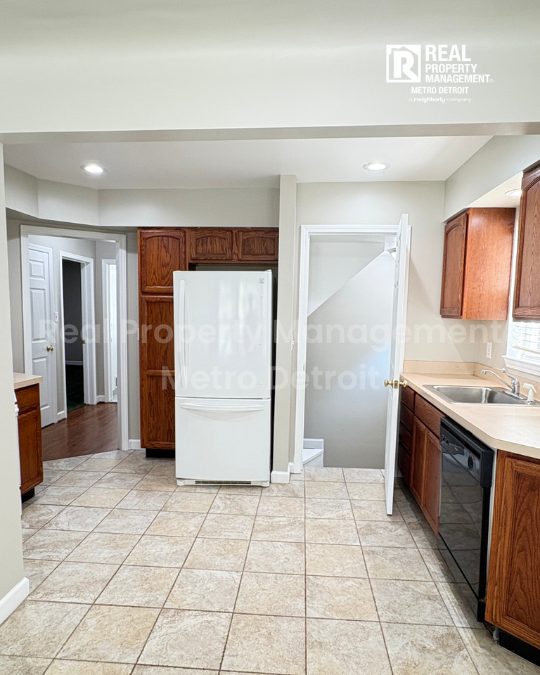 2428 Columbia Rd - Photo 5 of 20