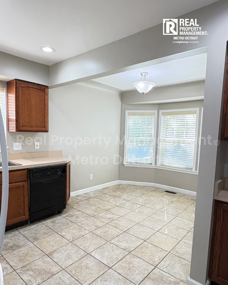 2428 Columbia Rd - Photo 6 of 20