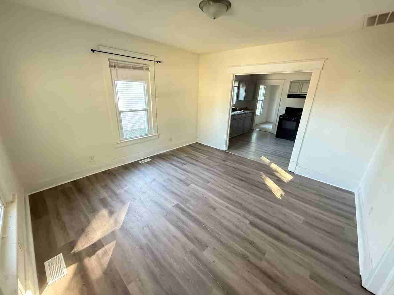 1424 W Central St - Photo 3 of 8