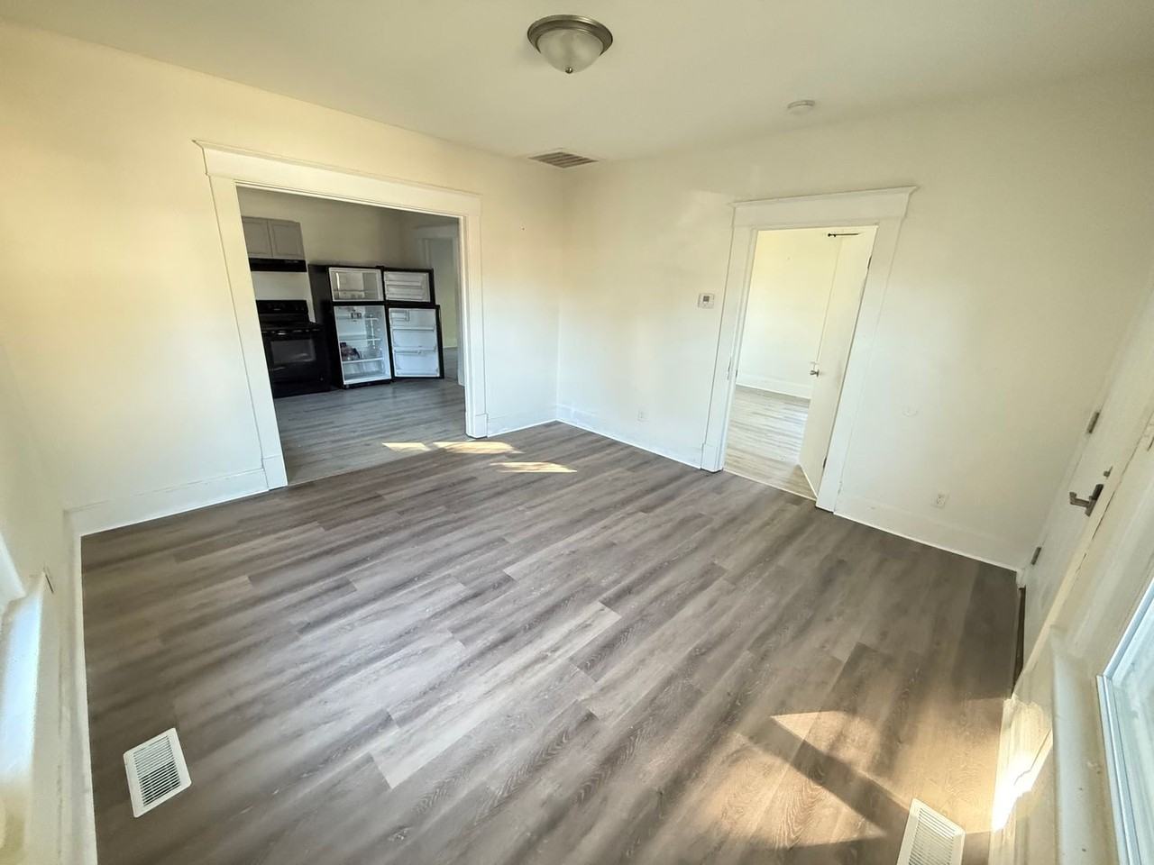 1424 W Central St - Photo 4 of 8