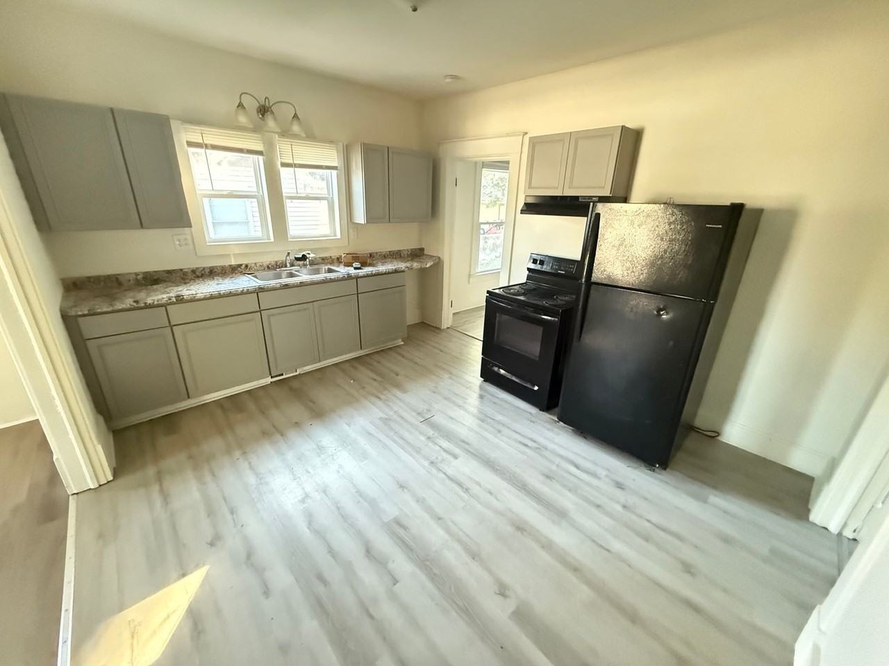1424 W Central St - Photo 6 of 8