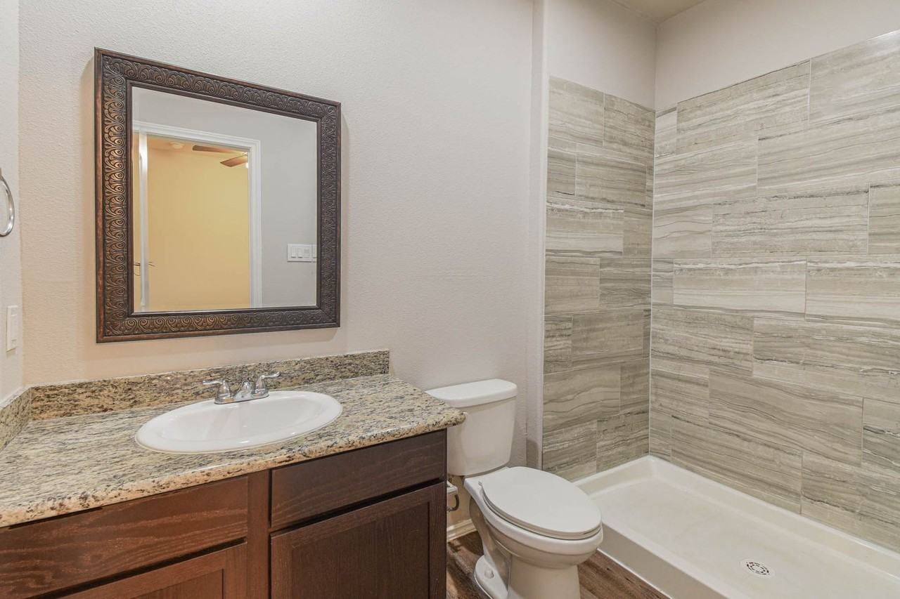 15833 Cottonwood Dr - Photo 2 of 23