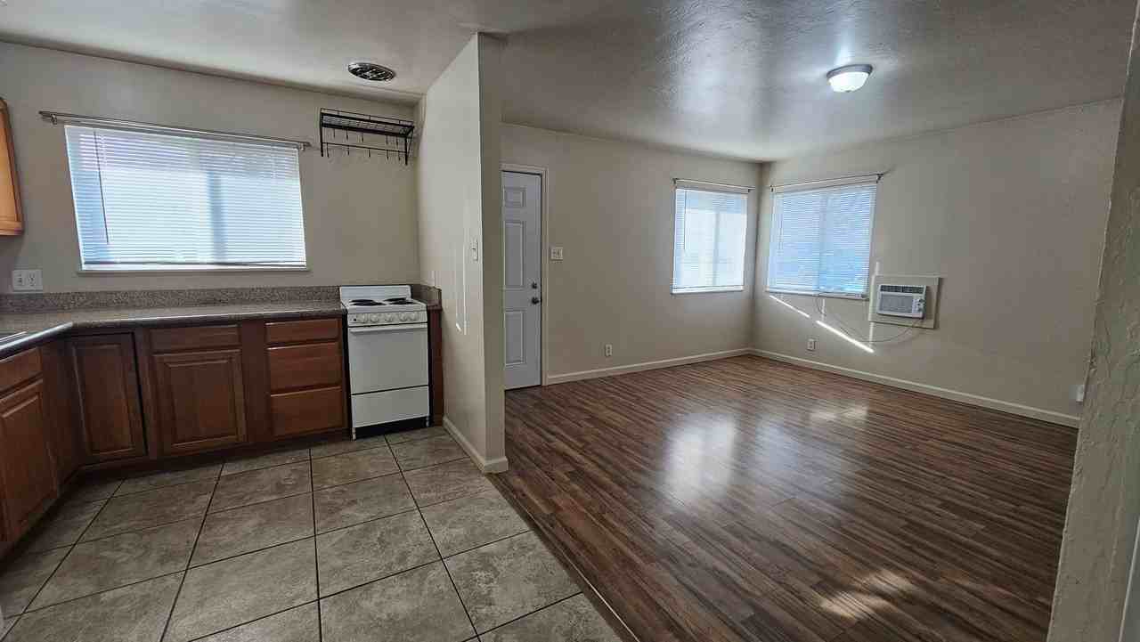 1510 Locust St - Photo 2 of 12