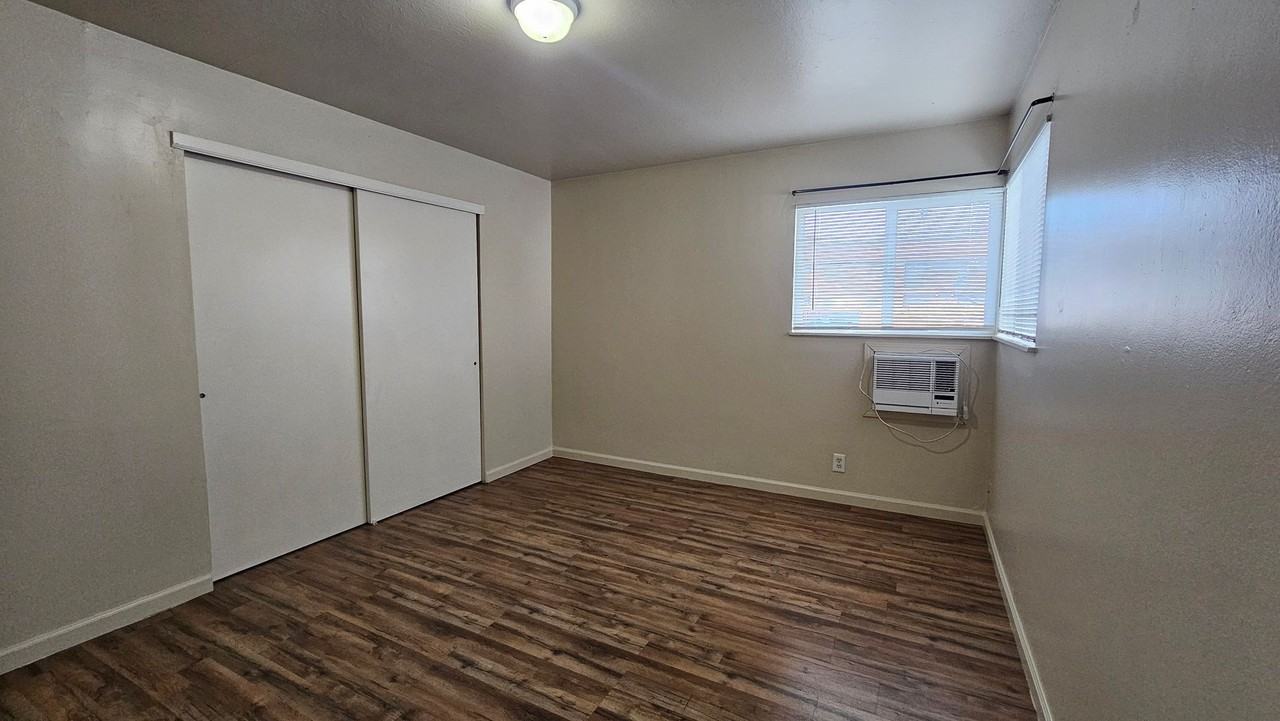 1510 Locust St - Photo 5 of 12