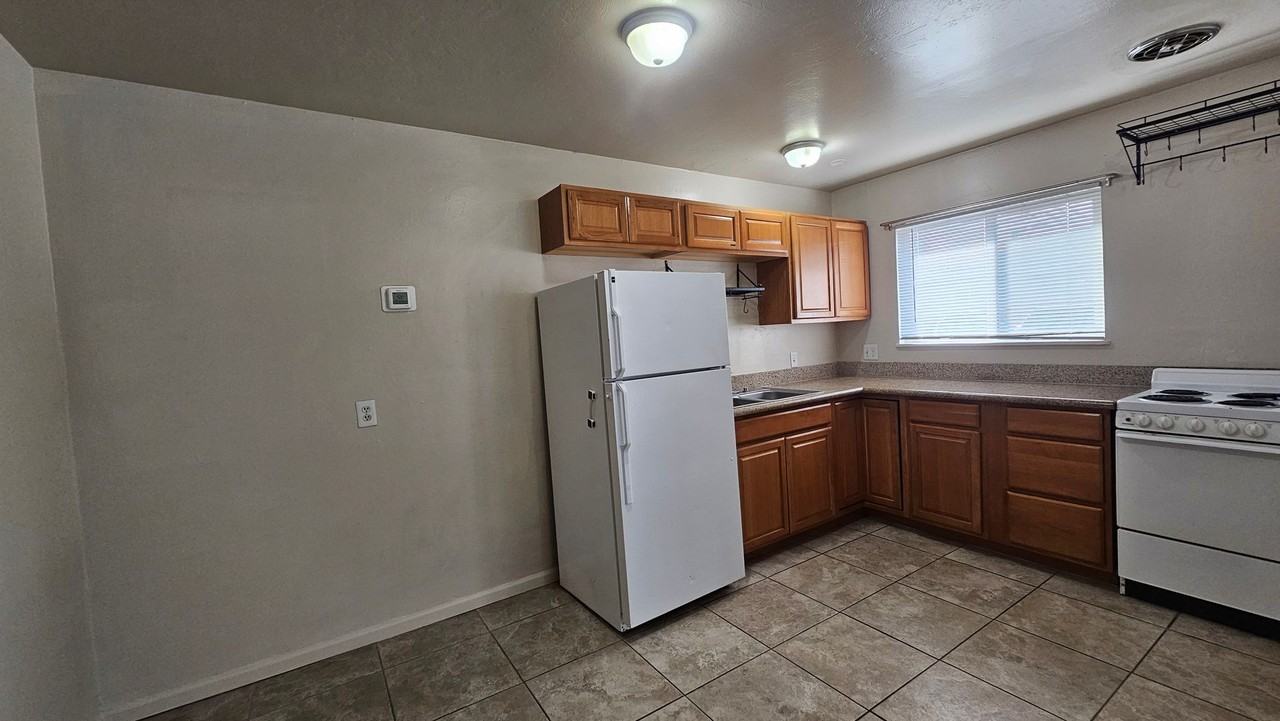 1510 Locust St - Photo 7 of 12
