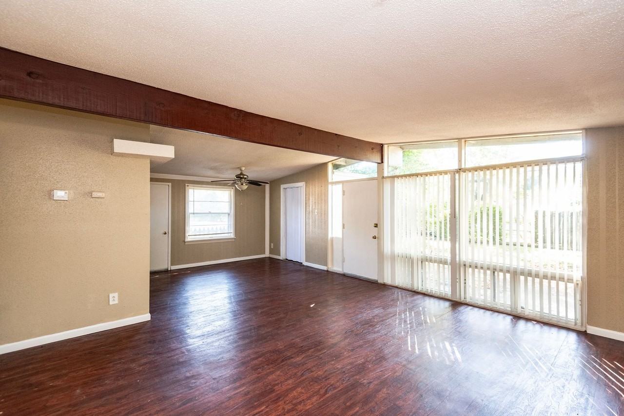 1015 Robinwood Dr - Photo 2 of 23