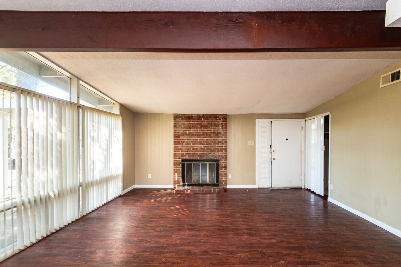 1015 Robinwood Dr - Photo 3 of 23