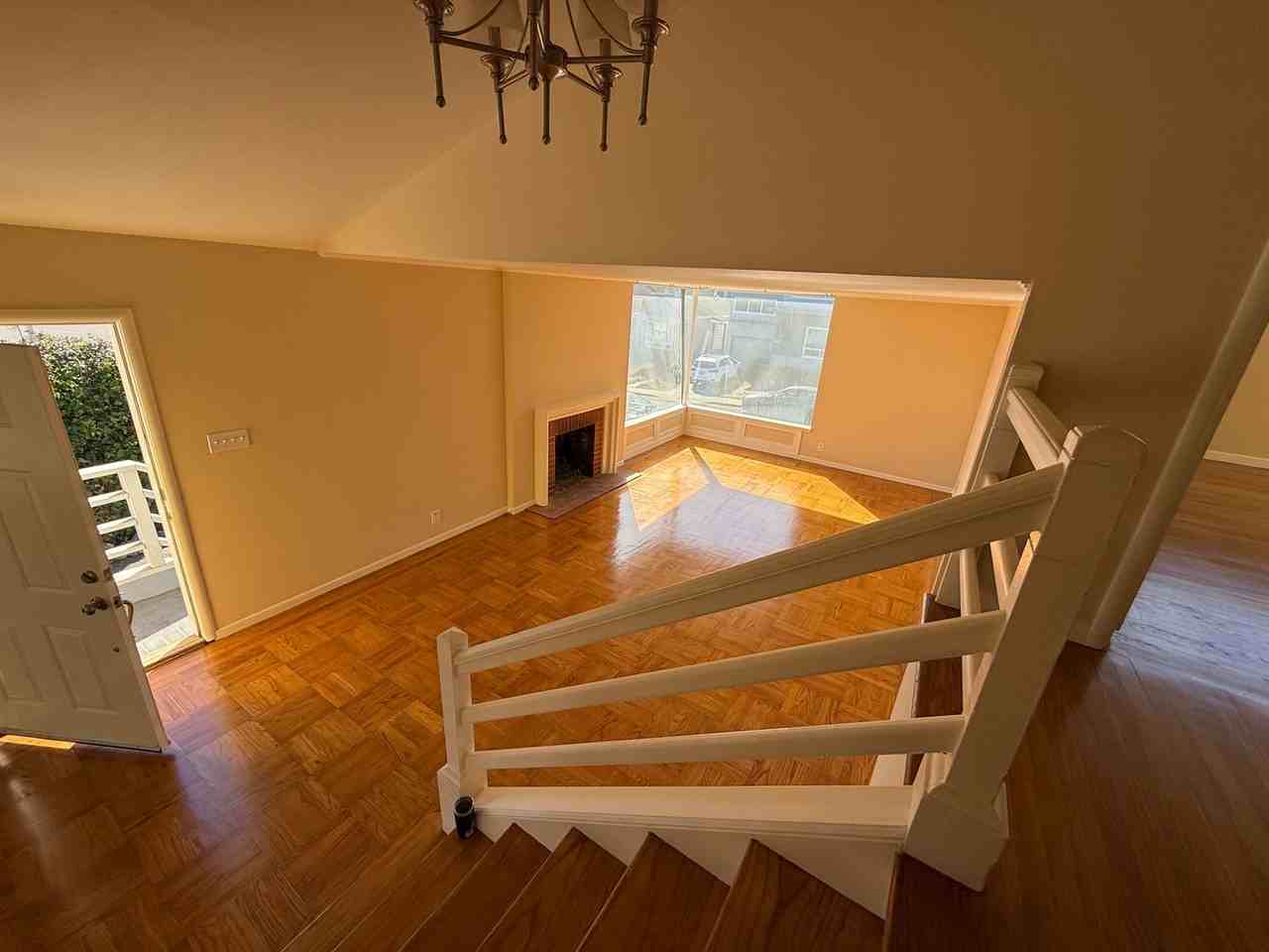 110 Fairlawn Ave - Photo 3 of 19