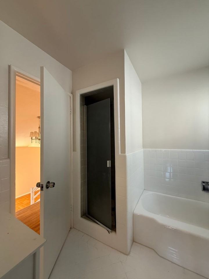 110 Fairlawn Ave - Photo 6 of 19